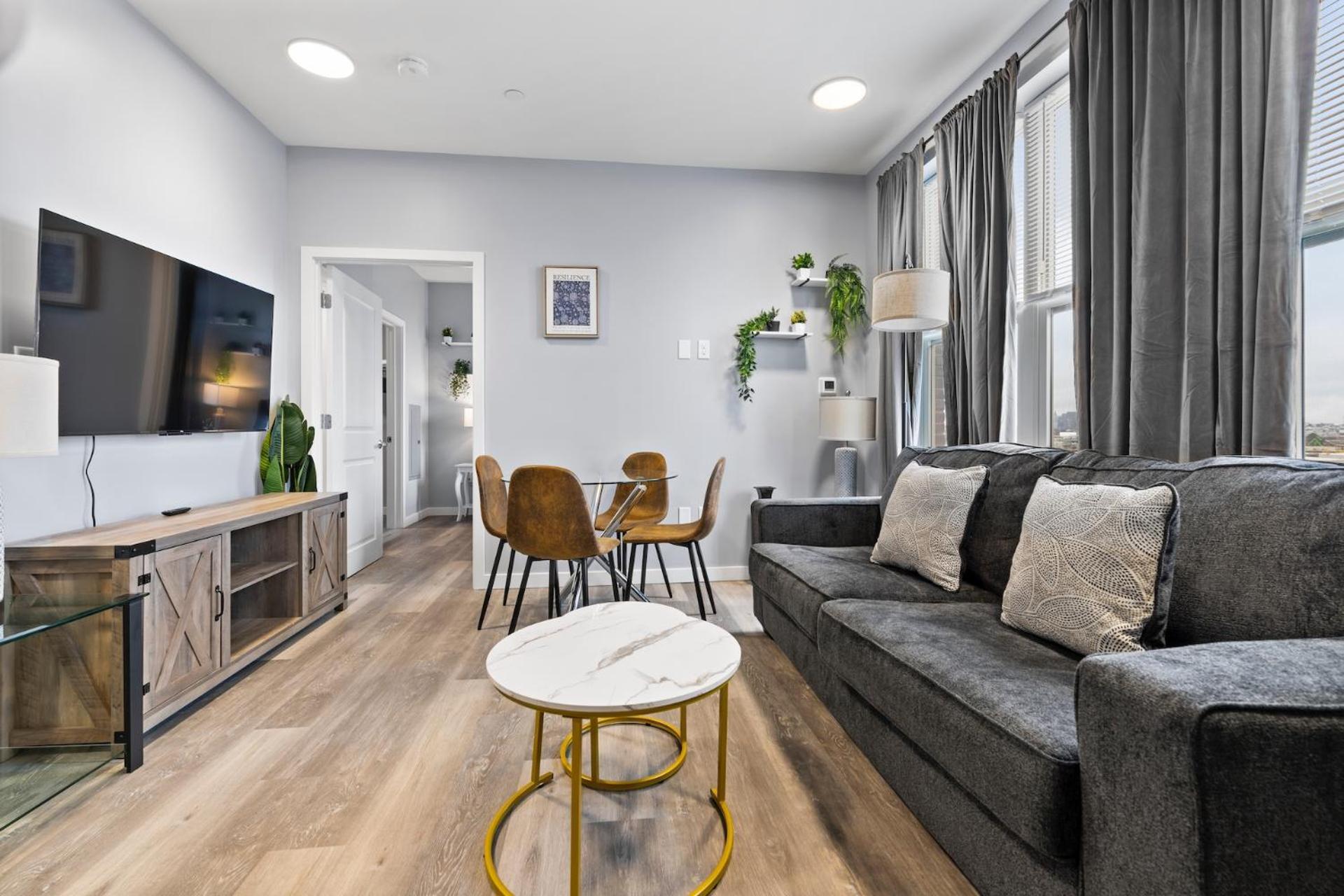 Furnished Apartments Near Encore Everett Room photo
