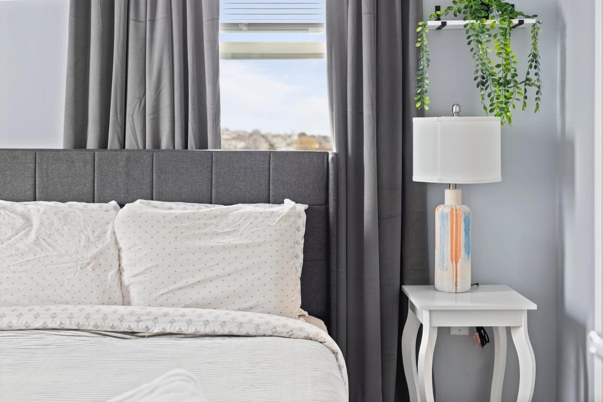 Furnished Apartments Near Encore Everett Room photo