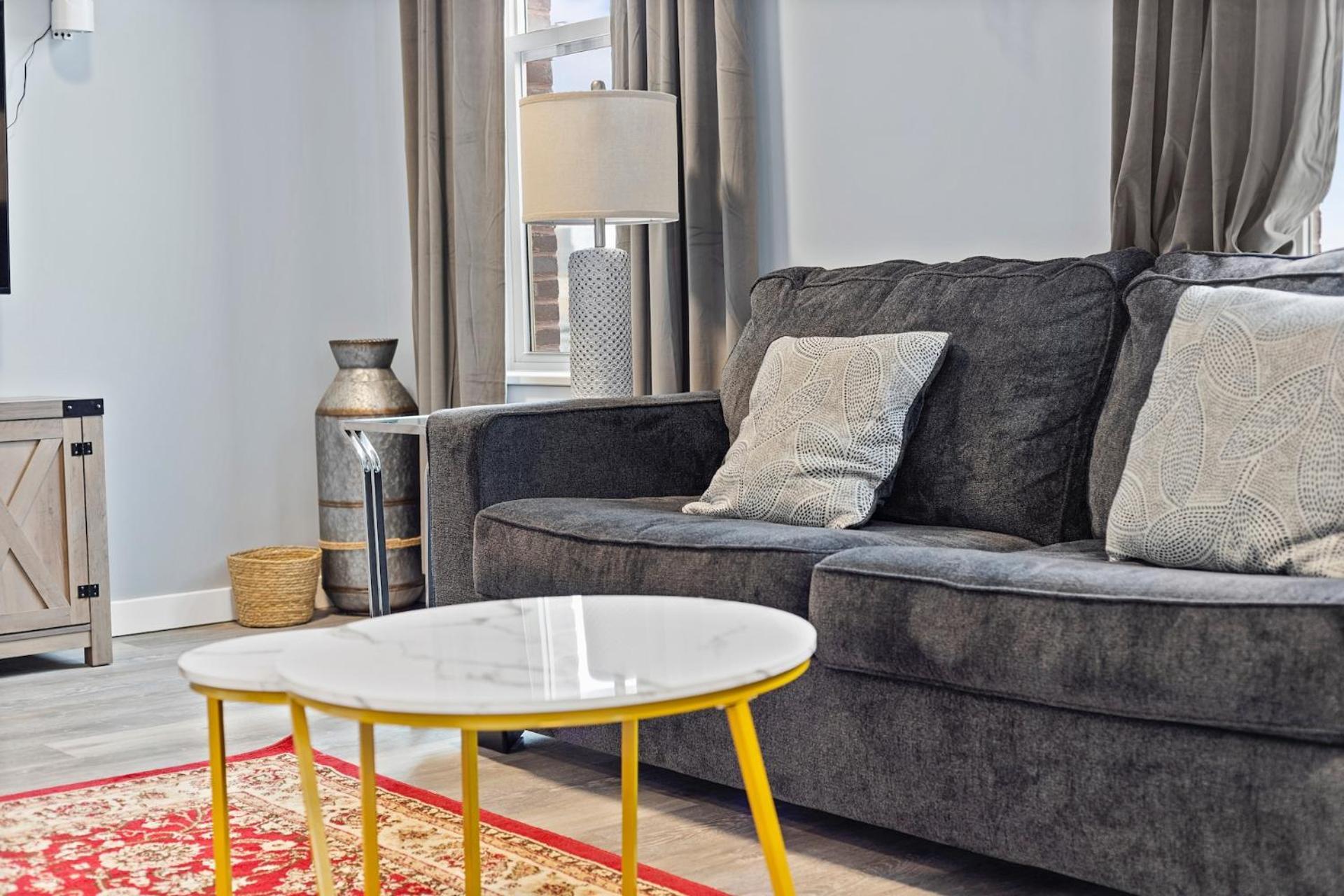 Furnished Apartments Near Encore Everett Room photo
