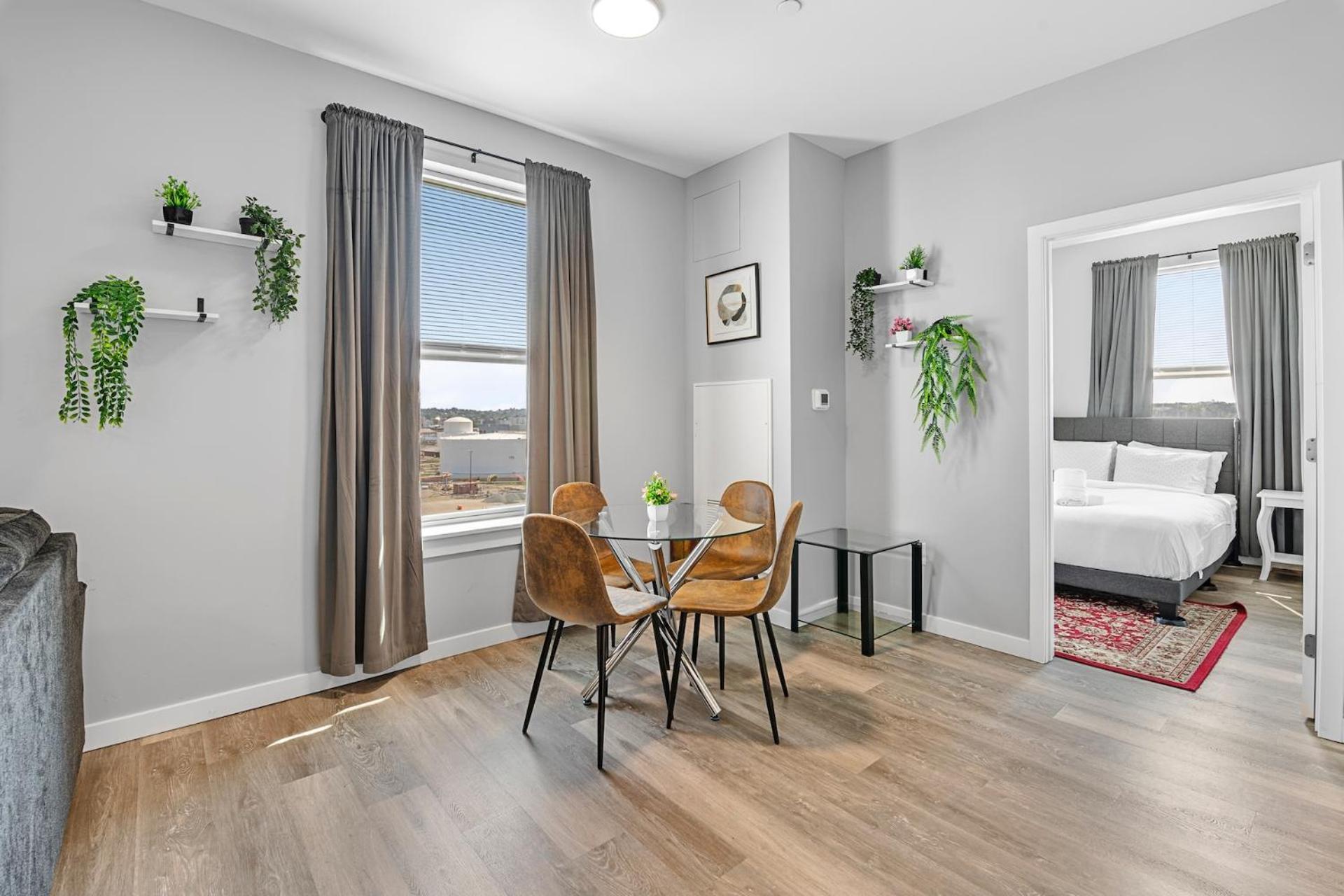 Furnished Apartments Near Encore Everett Room photo