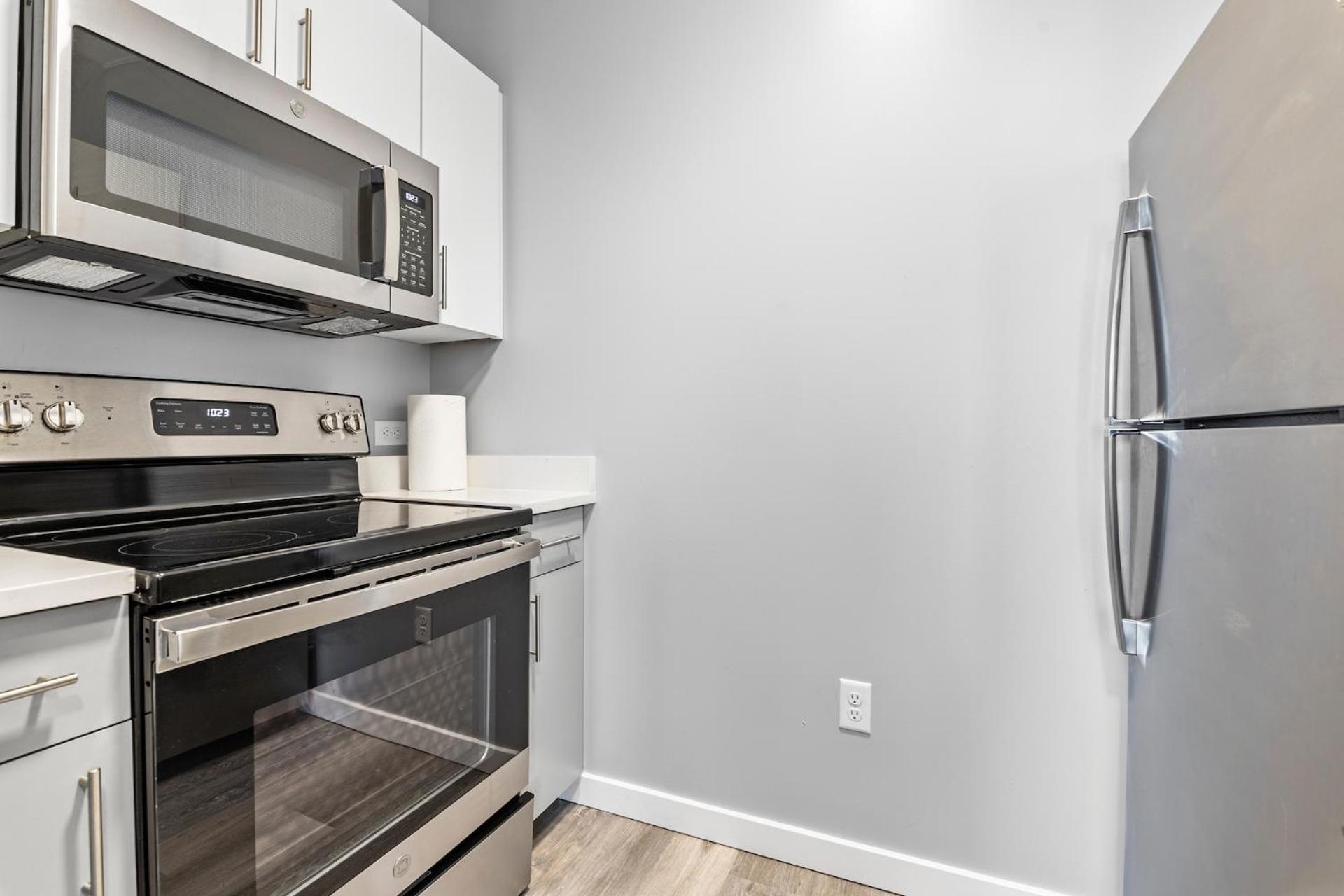Furnished Apartments Near Encore Everett Room photo