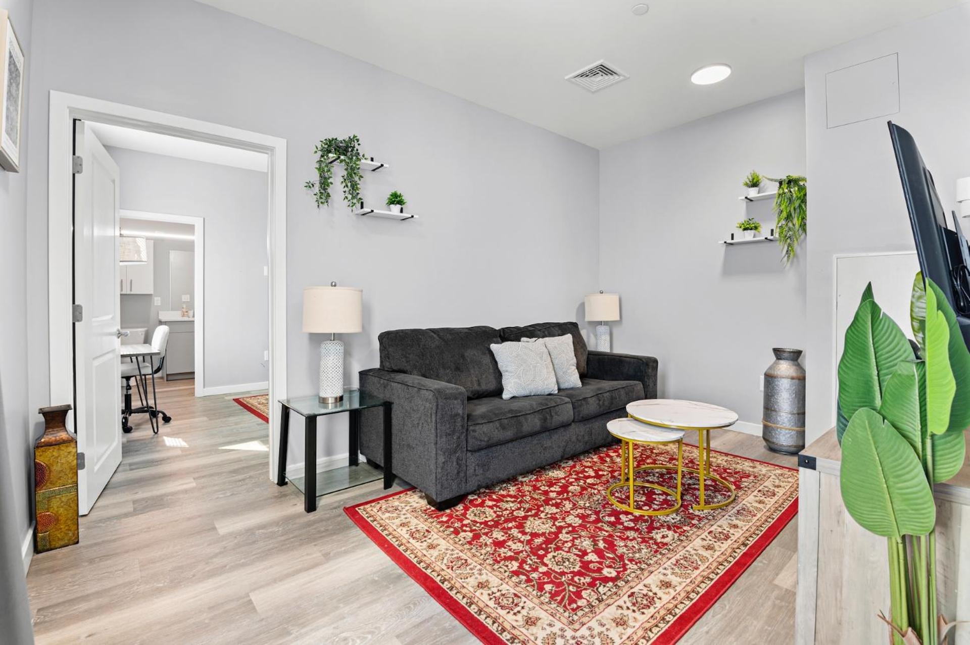 Furnished Apartments Near Encore Everett Room photo
