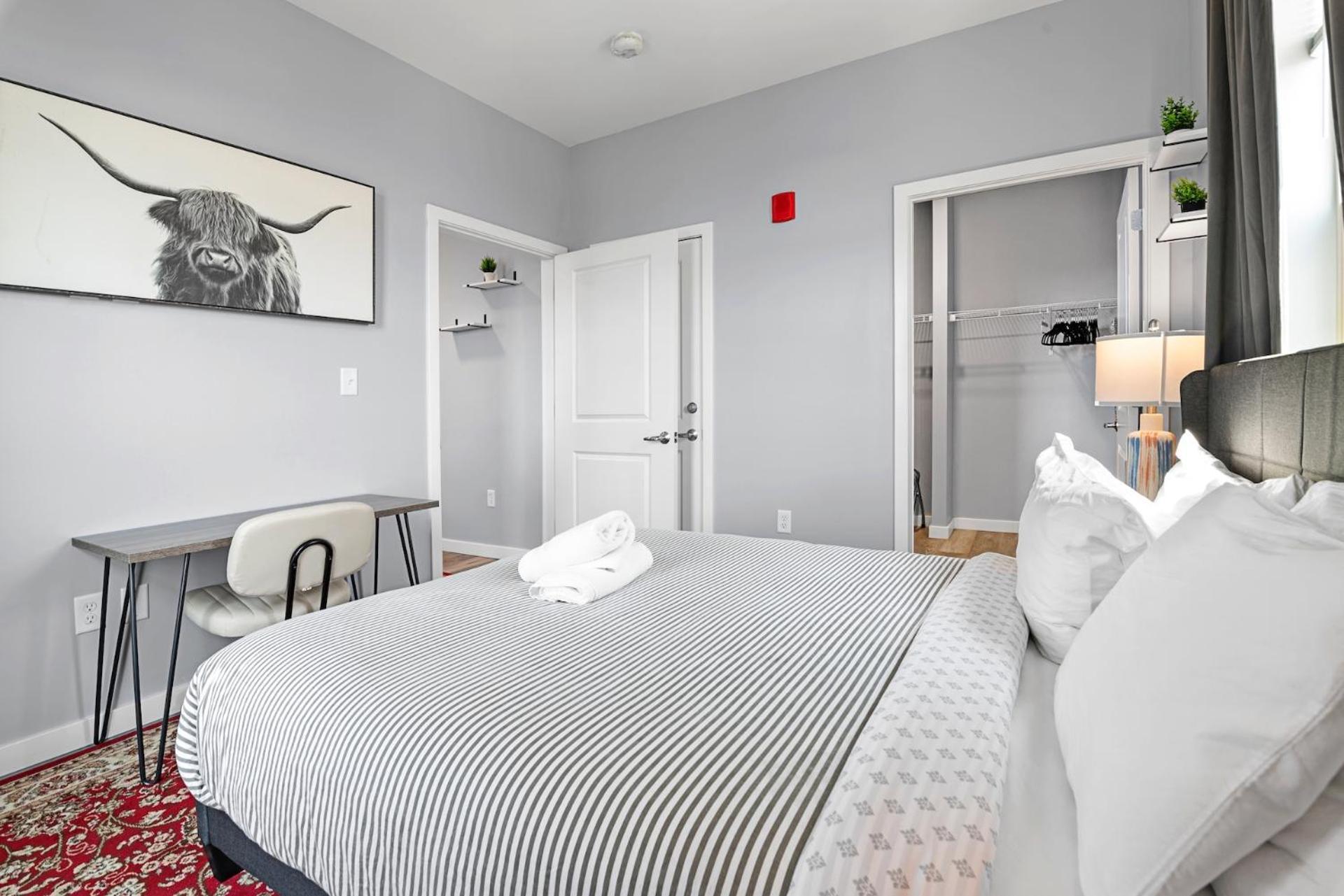 Furnished Apartments Near Encore Everett Room photo