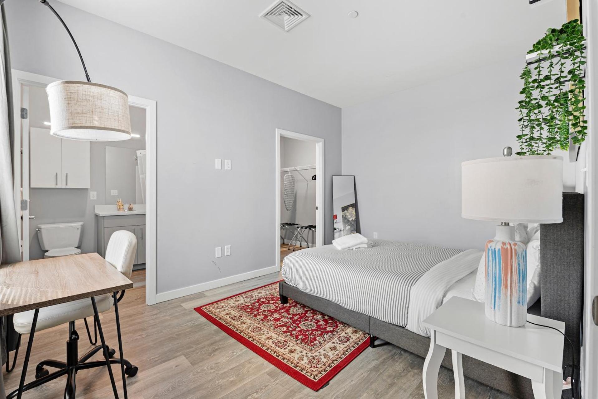 Furnished Apartments Near Encore Everett Room photo